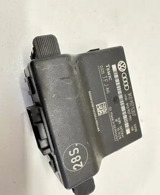 Volkswagen Jetta V Gateway control module 1K0907530F 1K0907951