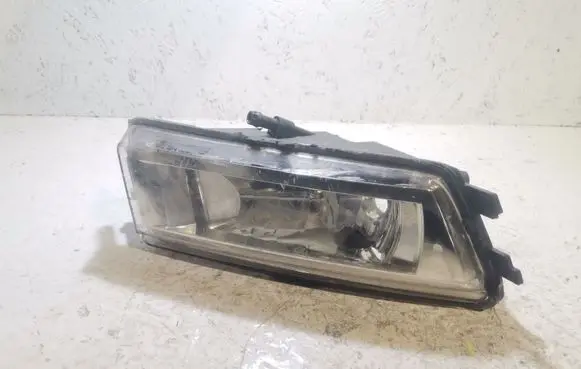 Volkswagen PASSAT B7 Front fog light