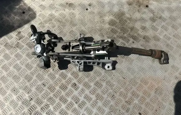 Ford Focus Steering wheel axle 02939954