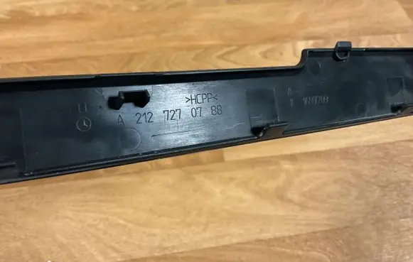 Mercedes-Benz E W212 Other front door trim element A2127270788
