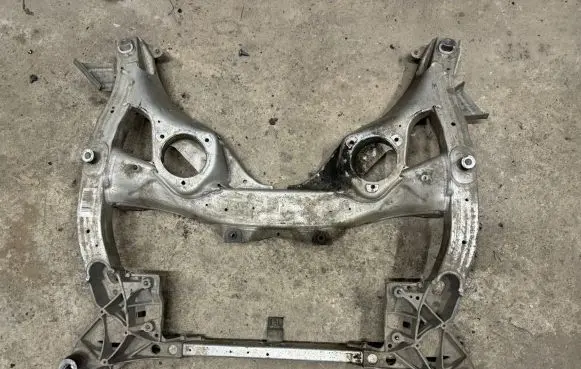 BMW 5 F10 F11 Front subframe 6796692 VT6N63