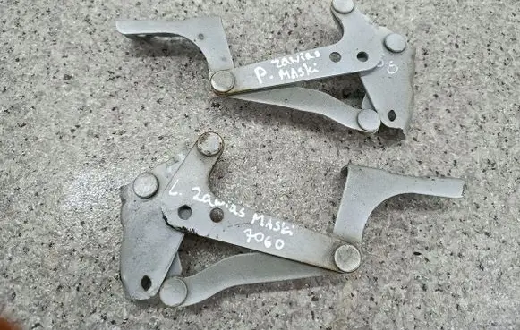 Peugeot iOn Engine bonnet/hood hinges