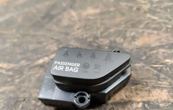 KIA Rio Passenger airbag on/off switch 299105397