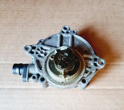 BMW 3 E90 E91 Vacuum pump