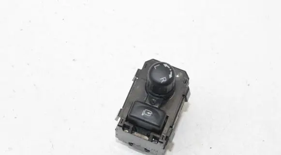 Nissan Leaf II (ZE1) Wing mirror switch
