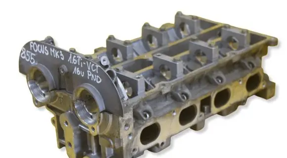 Ford Focus Engine head RFAE8G6090BA
