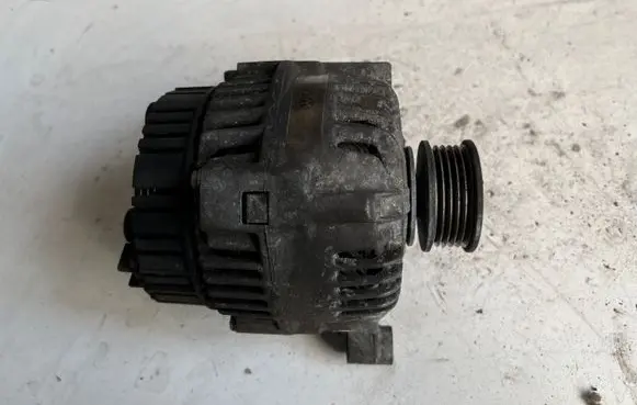 Audi A4 S4 B5 8D Generator/alternator