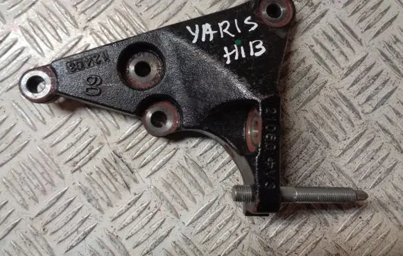 Toyota Yaris Engine mounting bracket 1240821060