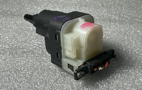 Audi A4 S4 B6 8E 8H Brake pedal sensor switch