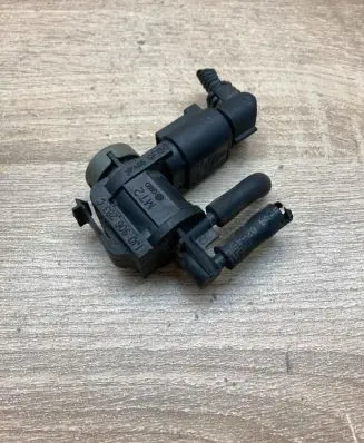 Volkswagen Golf IV Turbo solenoid valve 1J0906283C 1J0973722