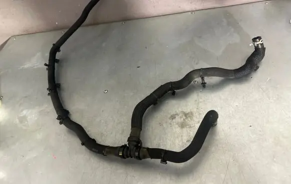 Coolant pipe/hose
