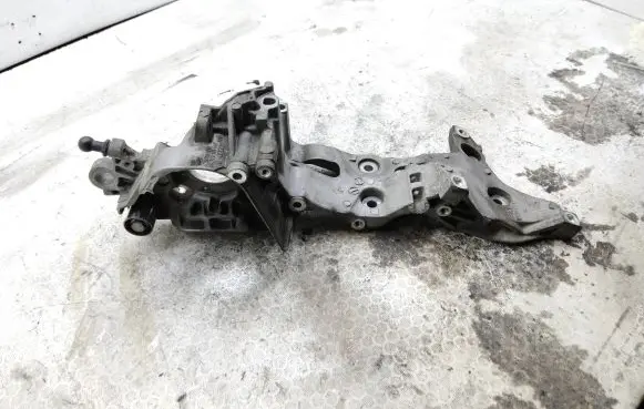 Skoda Octavia Mk3 (5E) A/C compressor mount bracket 04l903143