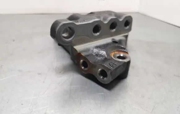 Toyota RAV 4 (XA50) Engine mounting bracket 1231525030