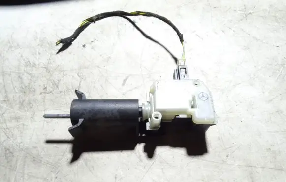 Mercedes-Benz B W245 Fuel tank cap lock A2038201997