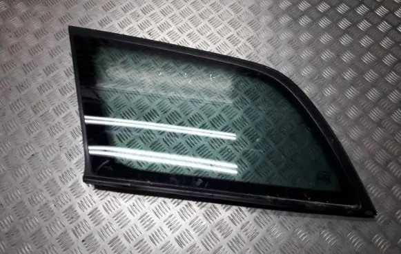 Toyota Avensis T220 Rear side window