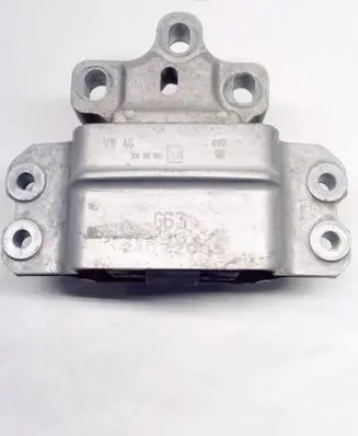 Volkswagen PASSAT B6 Engine mount bracket 3C0199555AA