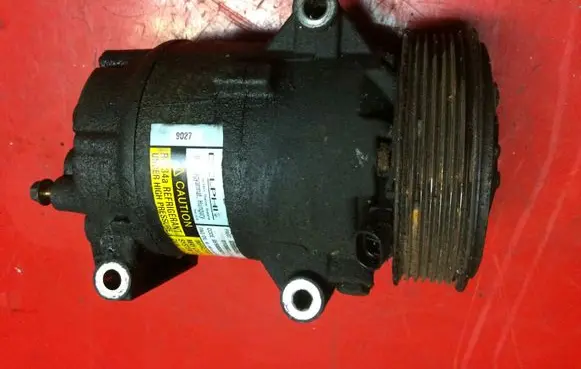 Renault Megane II Air conditioning (A/C) compressor (pump) 8200053264