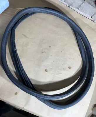 Ford Turneo Courier Front door rubber seal 