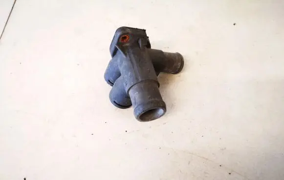 Volkswagen Golf III Engine coolant pipe/hose 037121133a