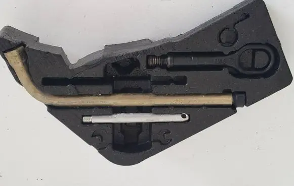 Audi Q7 4L Tool set 4L0012113C