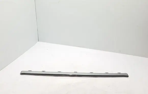 Front bumper splitter molding