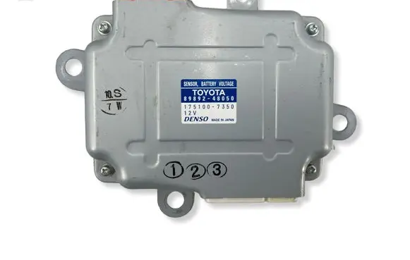 Toyota RAV 4 (XA40) Battery control module 8989248050