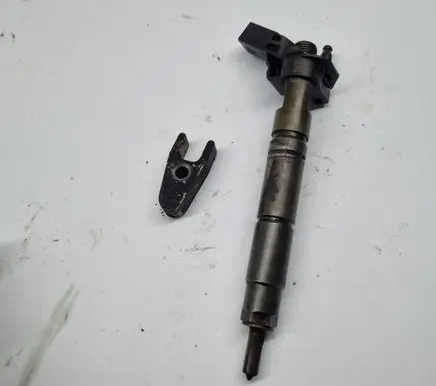 Mercedes-Benz E W211 Fuel injector A642070 051010 0445115
