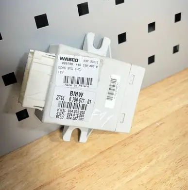 BMW 5 F10 F11 Air suspension control unit module (rear) 6799677 3714679967701 0807984461500650