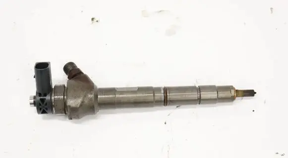 Skoda Octavia Mk3 (5E) Fuel injector 04L130277G