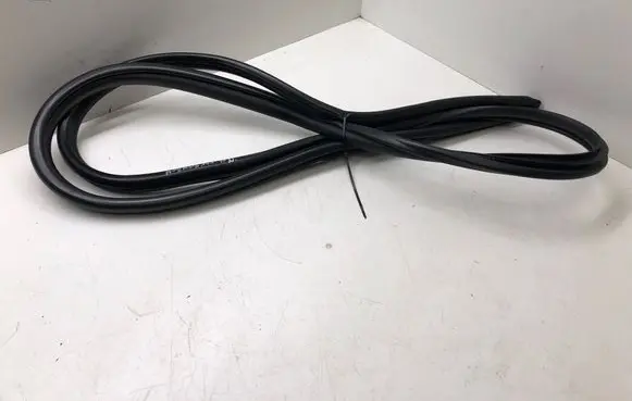 Toyota Avensis T270 Front door rubber seal