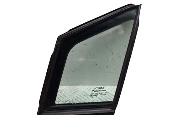 Toyota Avensis T270 Front door vent window glass four-door 6812605010 6821605010 6821605010D
