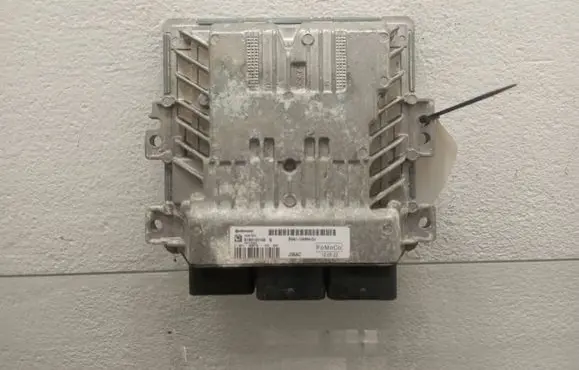 Ford Mondeo MK IV Engine control unit/module BG9112A650DJ SID807EV0 S180133108A