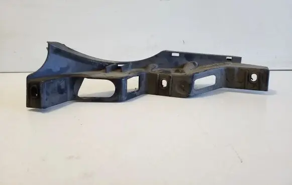 Volkswagen PASSAT B6 Front bumper mounting bracket 3C0807889