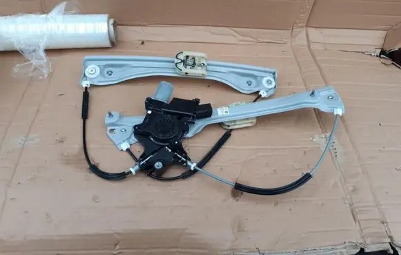 Opel Insignia B Front door window regulator with motor 39120690