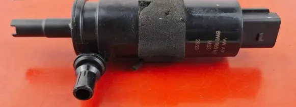 Audi A4 S4 B9 Windscreen/windshield washer pump 8W0955647