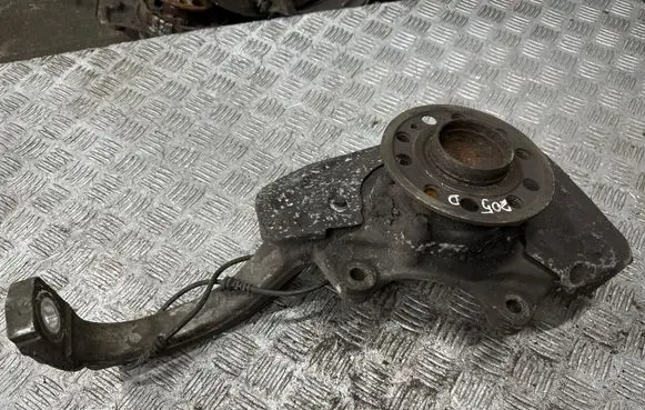 Mercedes-Benz C W205 Front wheel hub 