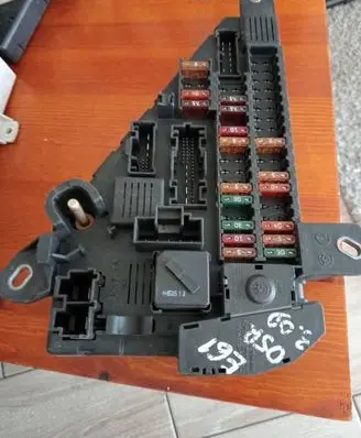 BMW 5 E60 E61 Fuse box set 690660105