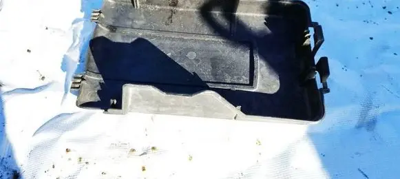 Volkswagen PASSAT B6 Battery box tray 1K0915443A
