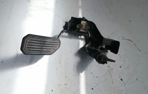 Toyota Avensis Verso Accelerator throttle pedal 
