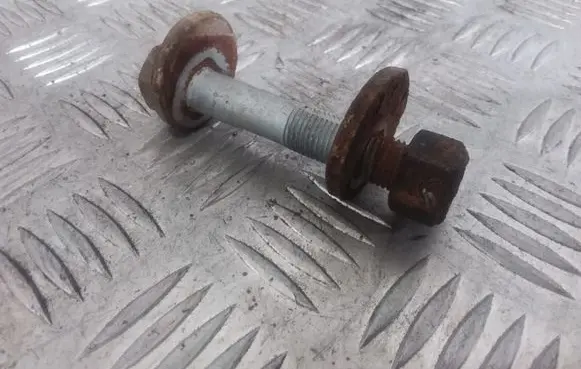 Volkswagen Touareg I Rear suspension camber bolt 