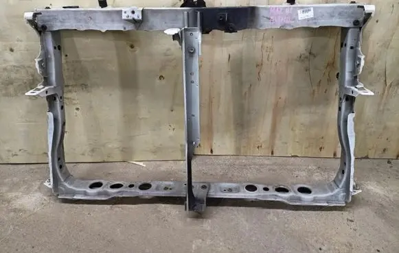 Toyota Avensis T270 Radiator support slam panel 11921