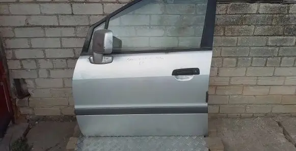 Mitsubishi Space Wagon Front door