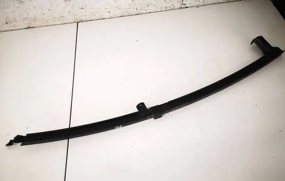 Toyota Yaris Front door glass trim molding 