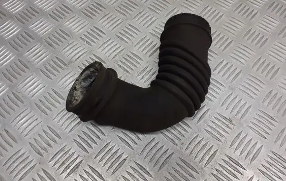 Toyota Corolla E110 Air intake hose/pipe 17881-22040