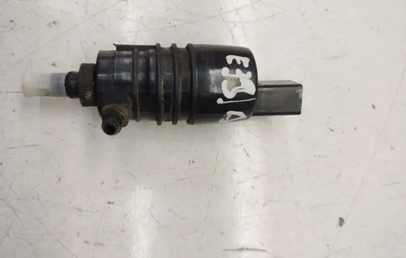 BMW 5 E39 Windscreen/windshield washer pump 7310147 67127310147 P130418