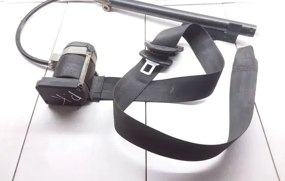 Volkswagen Golf III Front seatbelt 1H0857731B 43594