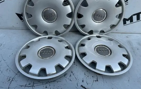 Audi A3 S3 8P R15 wheel hub/cap/trim 4B0601147C