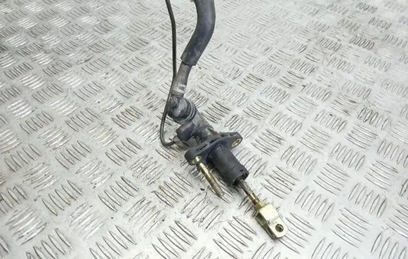 KIA Carens I Clutch master cylinder 