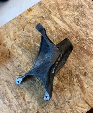Audi A8 S8 D3 4E Engine mounting bracket 4E0199370BA