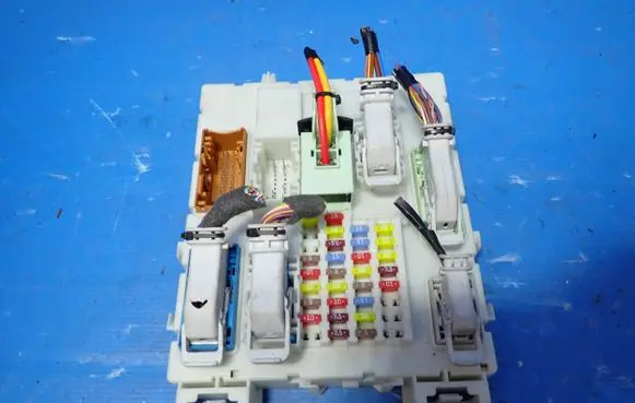Ford Focus Fuse box set DV6T-14A073-HH